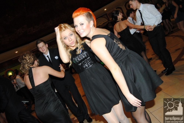 Niech żyje bal! Studniówka w lipnowskim ogólniaku - fotoreportaż