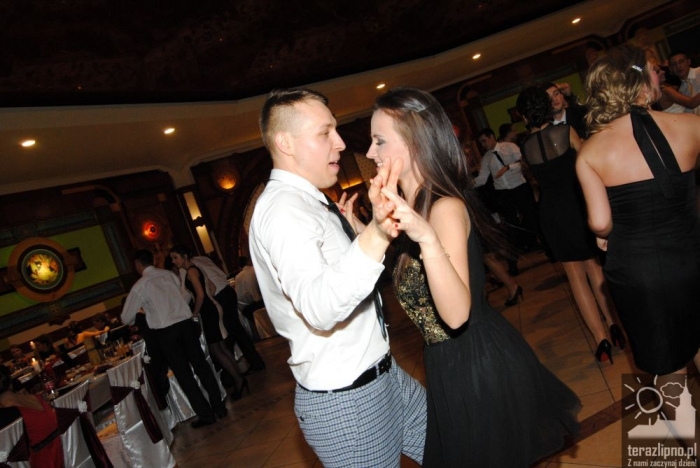 Niech żyje bal! Studniówka w lipnowskim ogólniaku - fotoreportaż