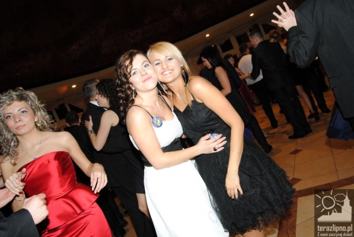 Niech żyje bal! Studniówka w lipnowskim ogólniaku - fotoreportaż