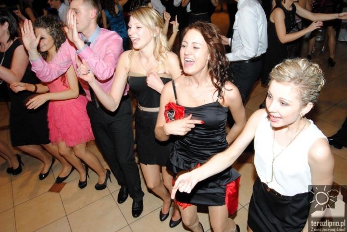 Niech żyje bal! Studniówka w lipnowskim ogólniaku - fotoreportaż