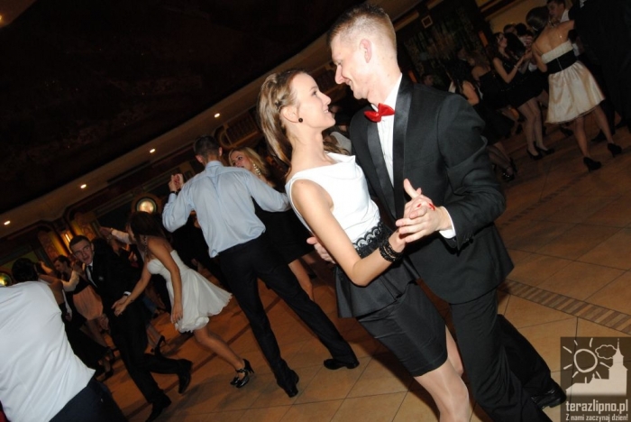 Niech żyje bal! Studniówka w lipnowskim ogólniaku - fotoreportaż