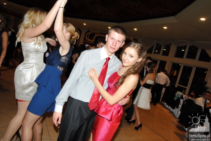 Niech żyje bal! Studniówka w lipnowskim ogólniaku - fotoreportaż