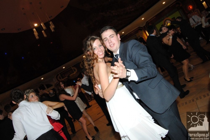 Niech żyje bal! Studniówka w lipnowskim ogólniaku - fotoreportaż