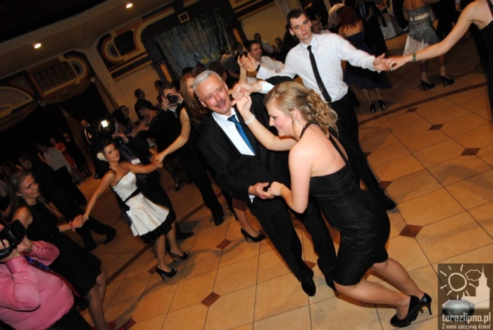 Niech żyje bal! Studniówka w lipnowskim ogólniaku - fotoreportaż