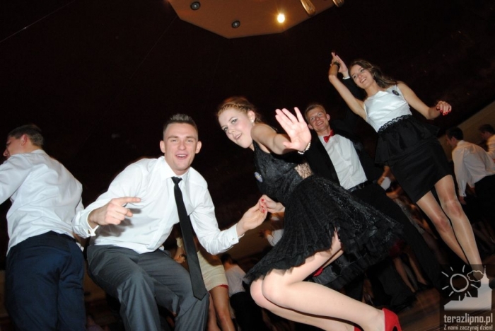 Niech żyje bal! Studniówka w lipnowskim ogólniaku - fotoreportaż