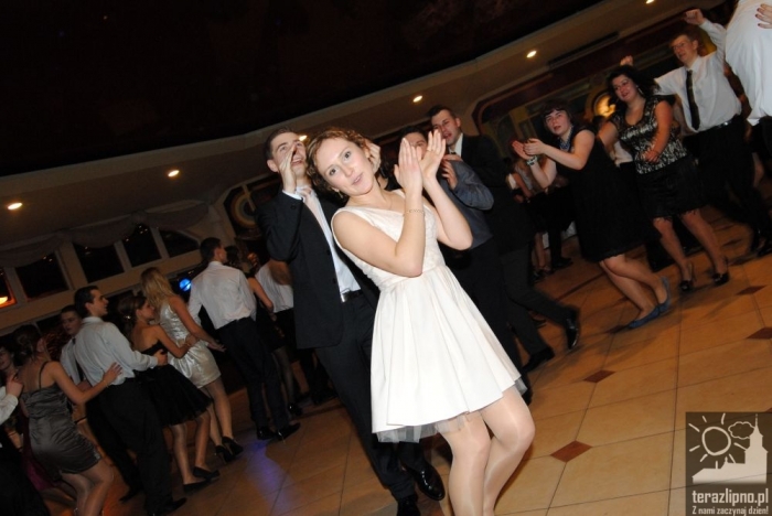 Niech żyje bal! Studniówka w lipnowskim ogólniaku - fotoreportaż