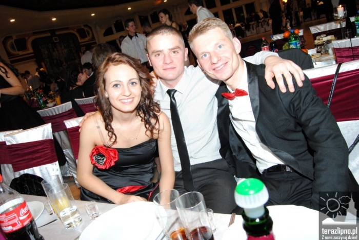 Niech żyje bal! Studniówka w lipnowskim ogólniaku - fotoreportaż