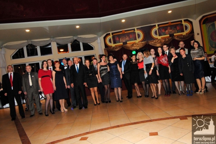 Niech żyje bal! Studniówka w lipnowskim ogólniaku - fotoreportaż