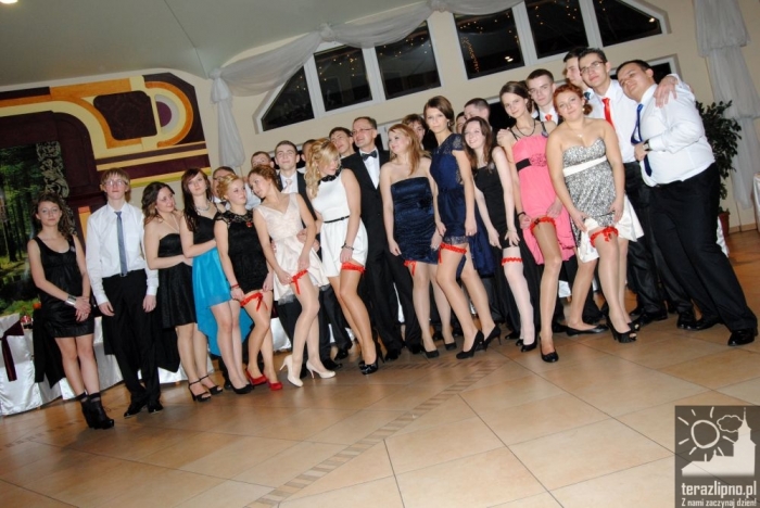 Niech żyje bal! Studniówka w lipnowskim ogólniaku - fotoreportaż