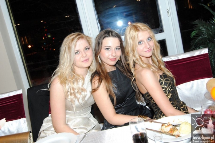 Niech żyje bal! Studniówka w lipnowskim ogólniaku - fotoreportaż