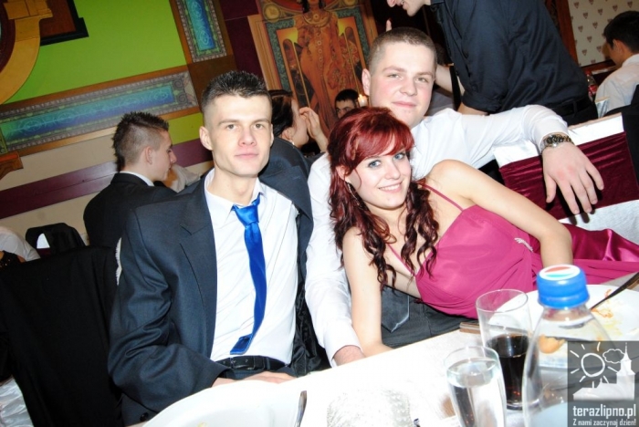 Niech żyje bal! Studniówka w lipnowskim ogólniaku - fotoreportaż