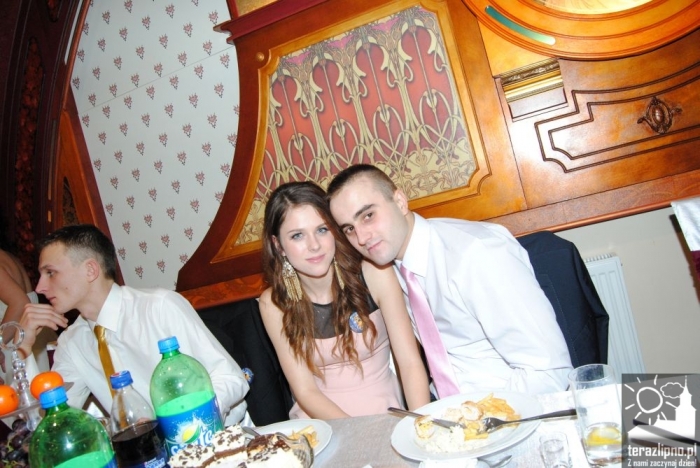 Niech żyje bal! Studniówka w lipnowskim ogólniaku - fotoreportaż