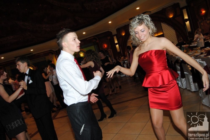 Niech żyje bal! Studniówka w lipnowskim ogólniaku - fotoreportaż