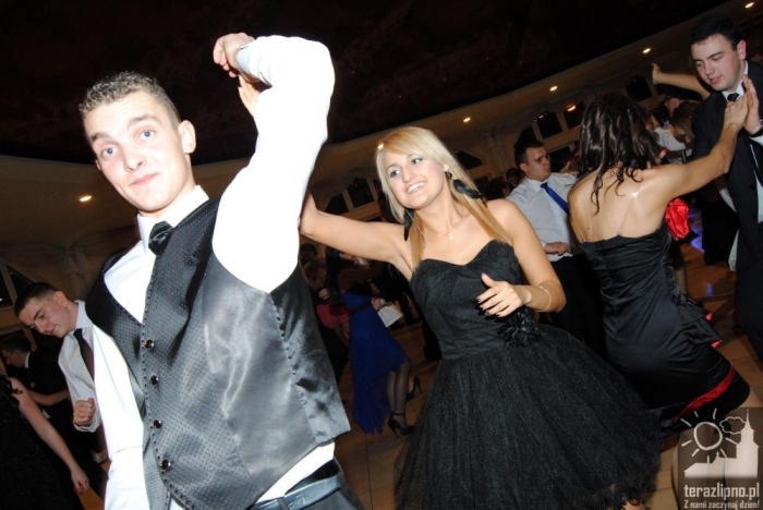 Niech żyje bal! Studniówka w lipnowskim ogólniaku - fotoreportaż