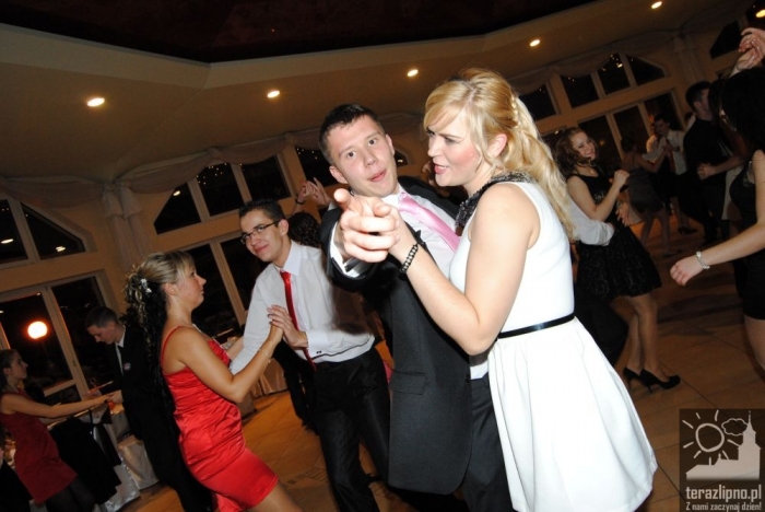 Niech żyje bal! Studniówka w lipnowskim ogólniaku - fotoreportaż