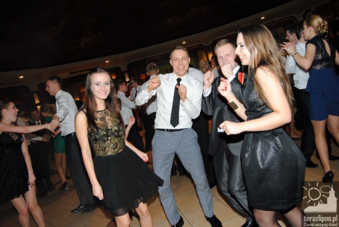 Niech żyje bal! Studniówka w lipnowskim ogólniaku - fotoreportaż