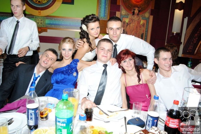 Niech żyje bal! Studniówka w lipnowskim ogólniaku - fotoreportaż