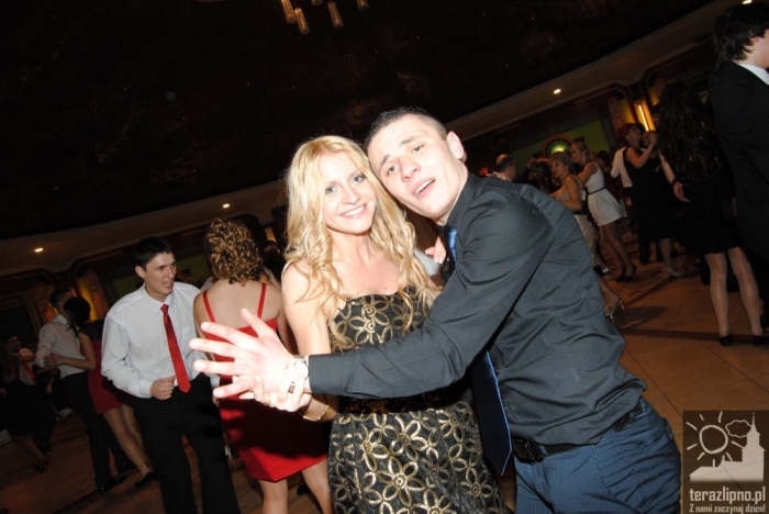 Niech żyje bal! Studniówka w lipnowskim ogólniaku - fotoreportaż