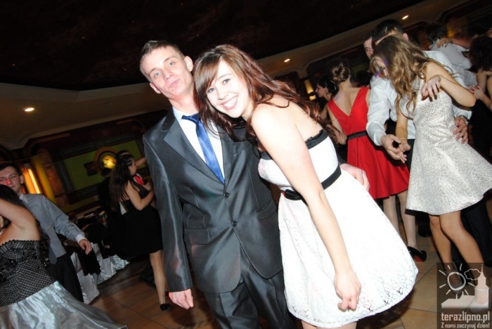 Niech żyje bal! Studniówka w lipnowskim ogólniaku - fotoreportaż