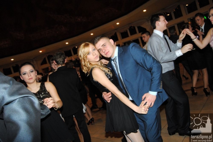 Niech żyje bal! Studniówka w lipnowskim ogólniaku - fotoreportaż