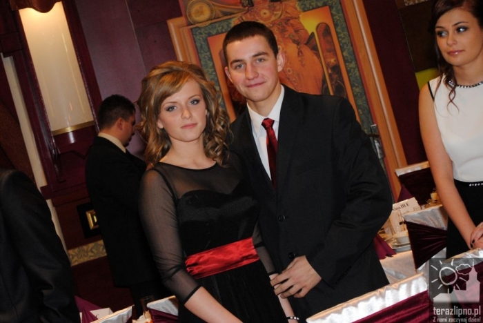 Niech żyje bal! Studniówka w lipnowskim ogólniaku - fotoreportaż