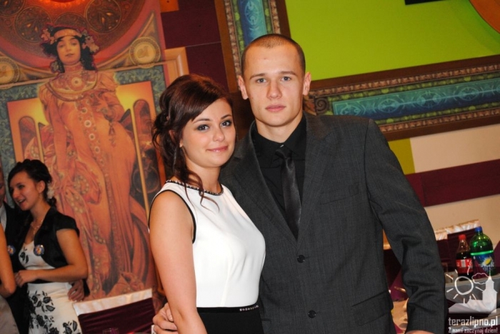 Niech żyje bal! Studniówka w lipnowskim ogólniaku - fotoreportaż