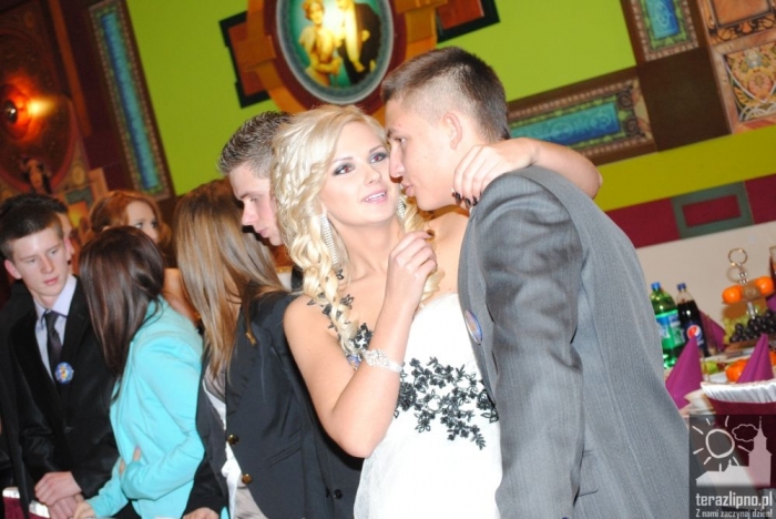 Niech żyje bal! Studniówka w lipnowskim ogólniaku - fotoreportaż