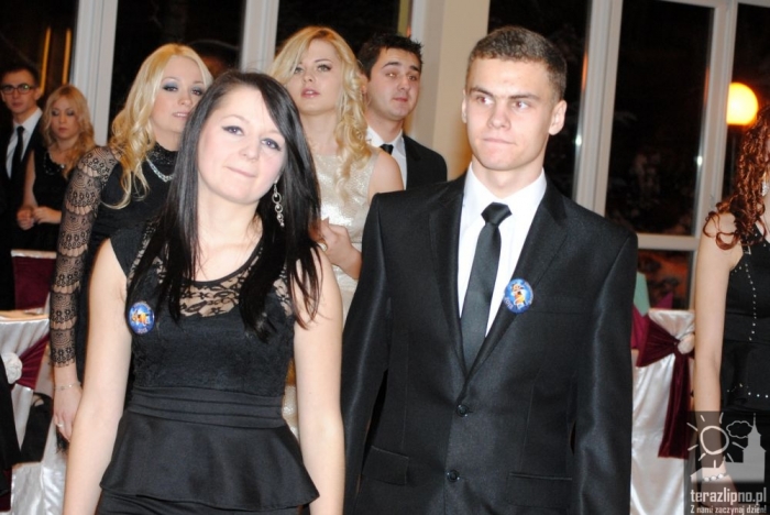 Niech żyje bal! Studniówka w lipnowskim ogólniaku - fotoreportaż