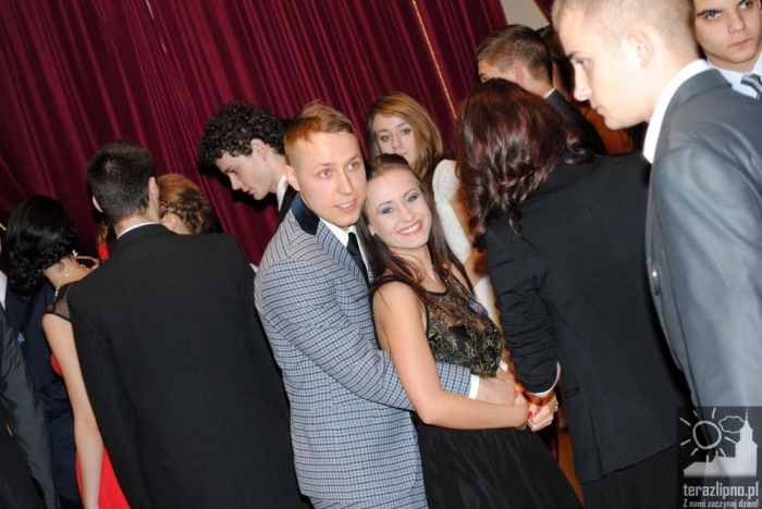 Niech żyje bal! Studniówka w lipnowskim ogólniaku - fotoreportaż