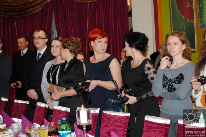 Niech żyje bal! Studniówka w lipnowskim ogólniaku - fotoreportaż