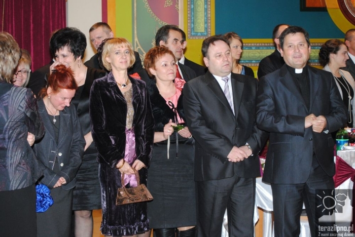 Niech żyje bal! Studniówka w lipnowskim ogólniaku - fotoreportaż