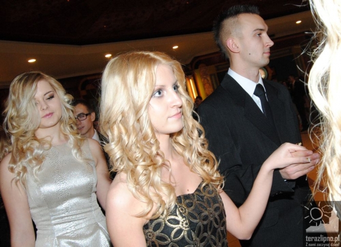 Niech żyje bal! Studniówka w lipnowskim ogólniaku - fotoreportaż