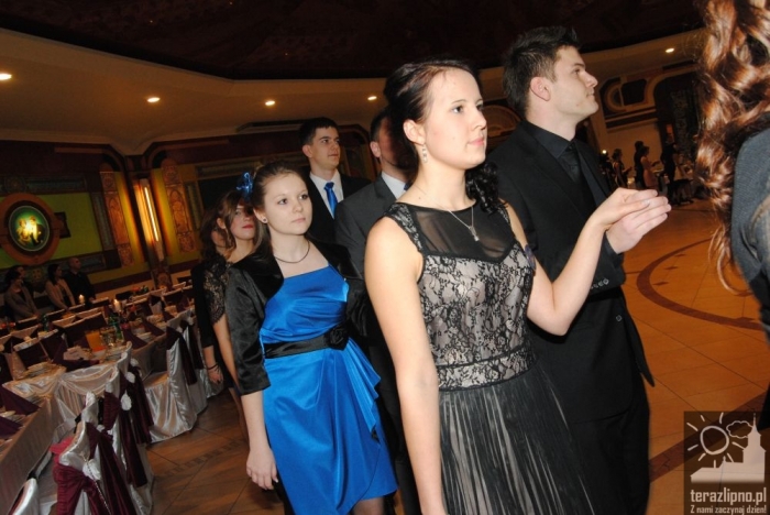 Niech żyje bal! Studniówka w lipnowskim ogólniaku - fotoreportaż