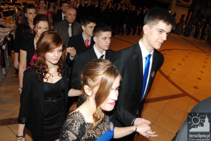 Niech żyje bal! Studniówka w lipnowskim ogólniaku - fotoreportaż