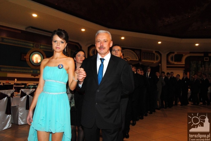 Niech żyje bal! Studniówka w lipnowskim ogólniaku - fotoreportaż