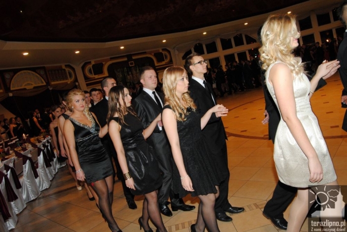 Niech żyje bal! Studniówka w lipnowskim ogólniaku - fotoreportaż