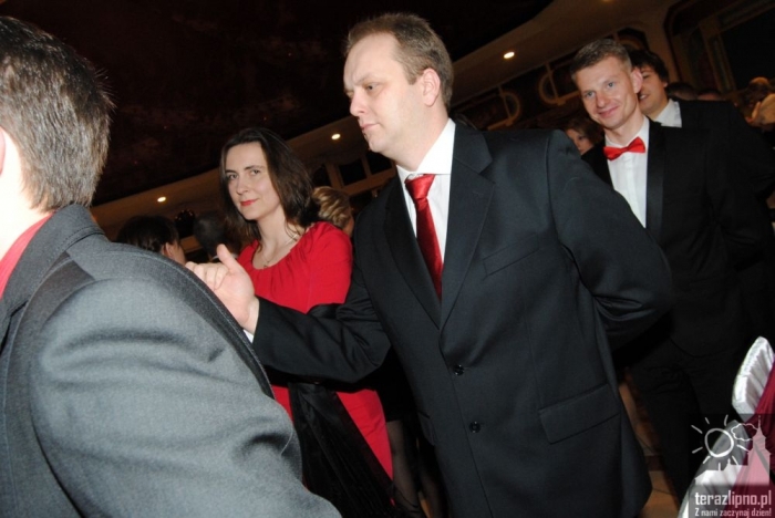 Niech żyje bal! Studniówka w lipnowskim ogólniaku - fotoreportaż