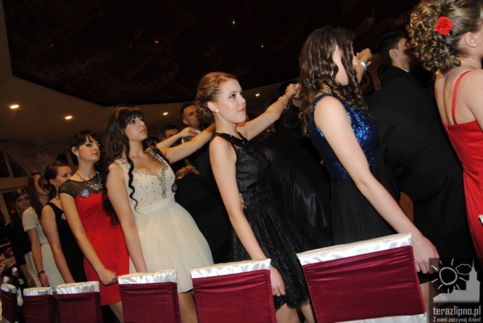 Niech żyje bal! Studniówka w lipnowskim ogólniaku - fotoreportaż