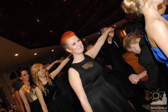 Niech żyje bal! Studniówka w lipnowskim ogólniaku - fotoreportaż