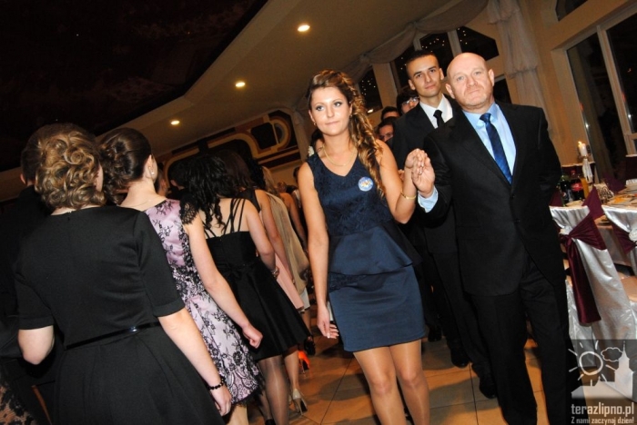 Niech żyje bal! Studniówka w lipnowskim ogólniaku - fotoreportaż