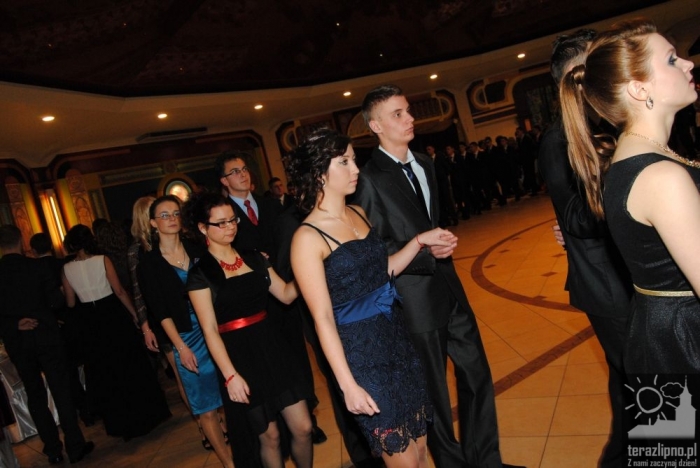 Niech żyje bal! Studniówka w lipnowskim ogólniaku - fotoreportaż