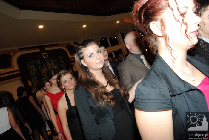 Niech żyje bal! Studniówka w lipnowskim ogólniaku - fotoreportaż