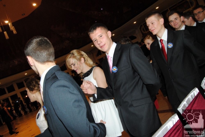 Niech żyje bal! Studniówka w lipnowskim ogólniaku - fotoreportaż