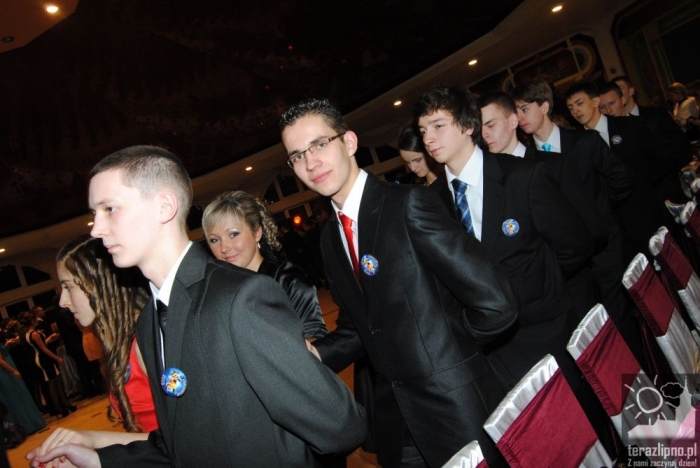 Niech żyje bal! Studniówka w lipnowskim ogólniaku - fotoreportaż