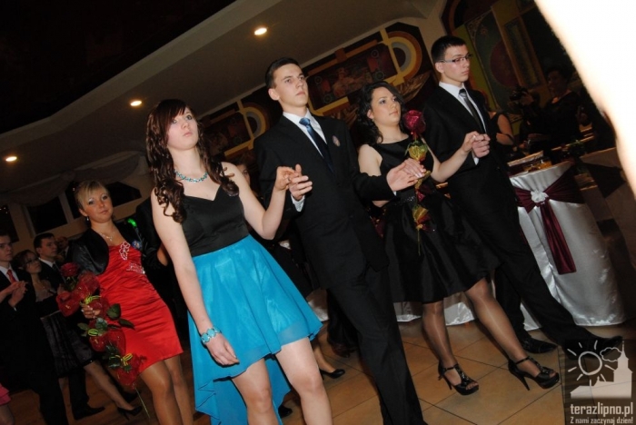 Niech żyje bal! Studniówka w lipnowskim ogólniaku - fotoreportaż