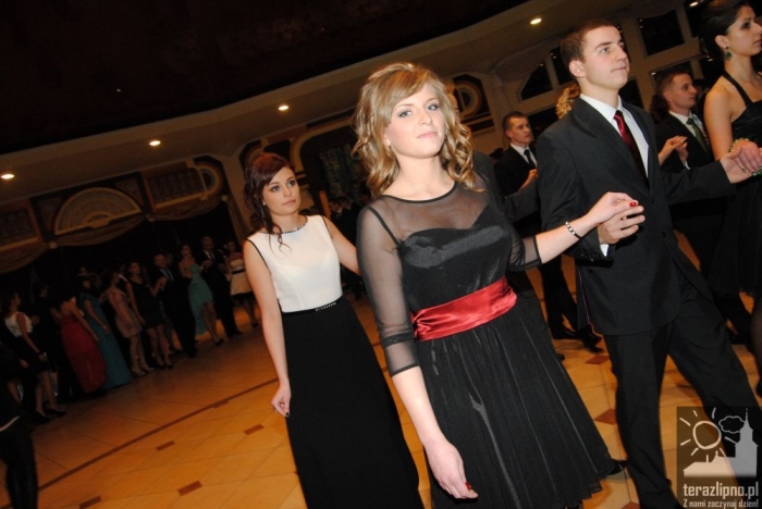 Niech żyje bal! Studniówka w lipnowskim ogólniaku - fotoreportaż