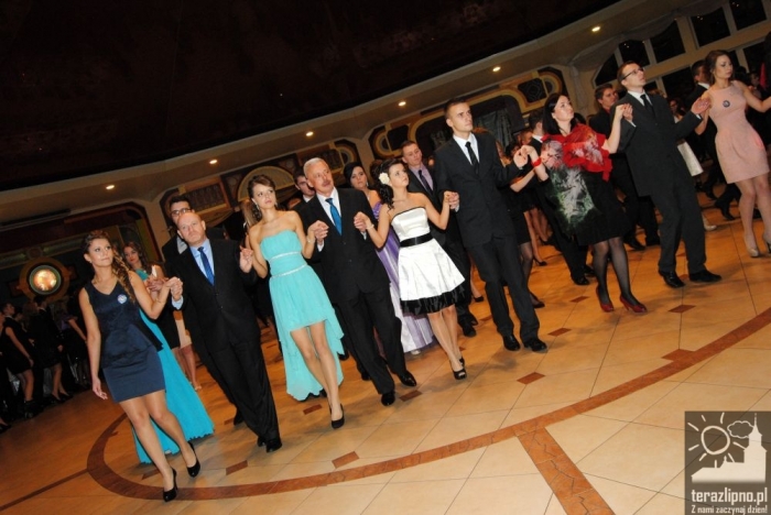 Niech żyje bal! Studniówka w lipnowskim ogólniaku - fotoreportaż