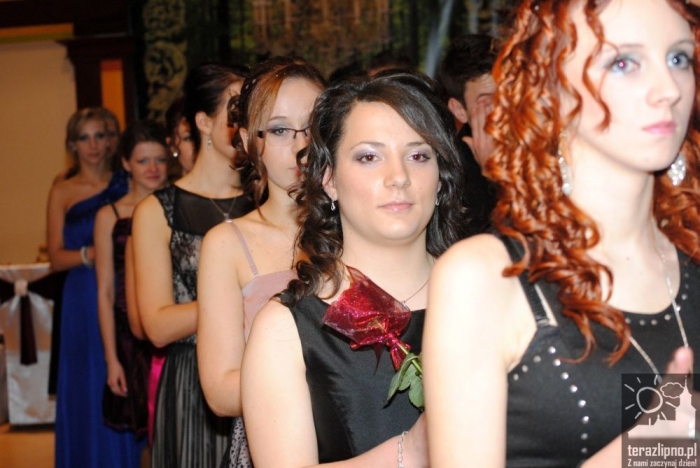 Niech żyje bal! Studniówka w lipnowskim ogólniaku - fotoreportaż