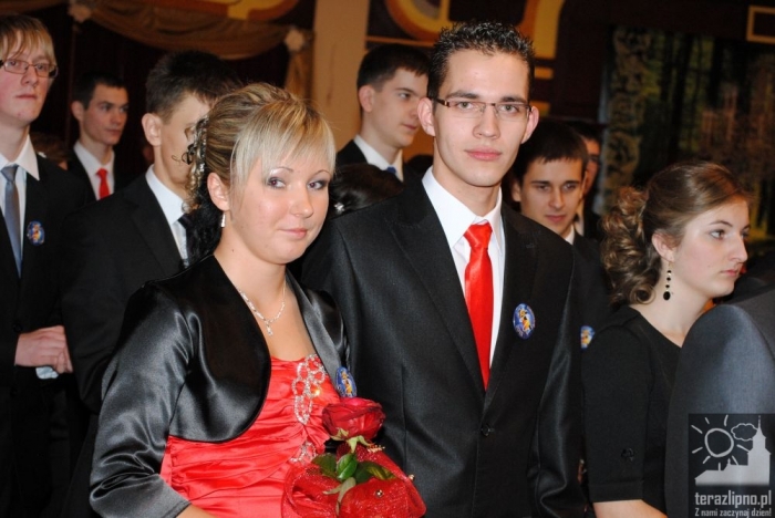 Niech żyje bal! Studniówka w lipnowskim ogólniaku - fotoreportaż