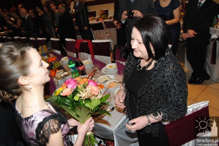 Niech żyje bal! Studniówka w lipnowskim ogólniaku - fotoreportaż